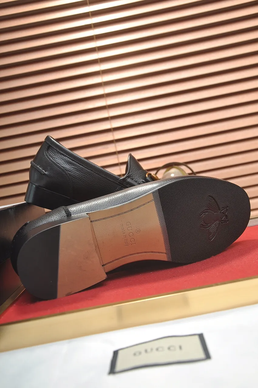 Men's shoes💰500💶Italy's top luxury men's shoe giant (GUCCI) (Gucci) (full cowhide lining) new arrival🍃Original European style🔰 Pleasant to the eye😍In order to make the shoes more durable and non-deformable🌀The production continues to follow traditional methods but there is still no lack of innovation💪Choose original sheepskin for the leather♻️ Smooth and natural And extra bright ⭐Made of imported cowhide, the first choice of rich people 38-45 (45 customized)